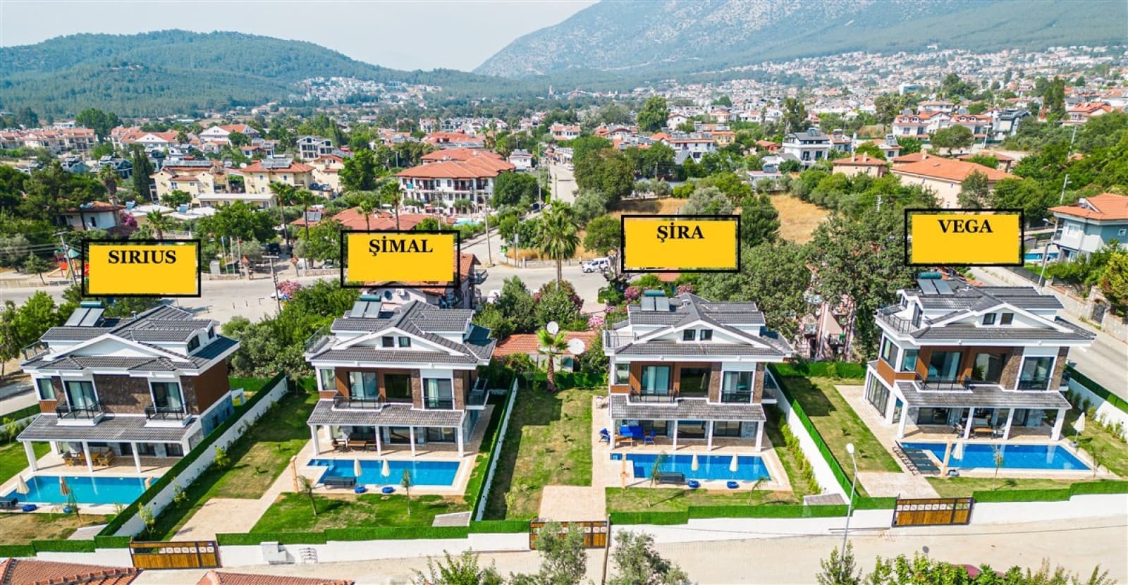 Şimal, Şira ve Sirius isimli bitişik villaların havuzlu dış cepheleri.